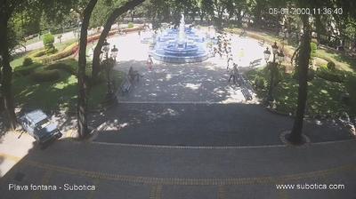 Daylight webcam view from Subotica: Web kamera (Gradska kuća − Plava fontana)