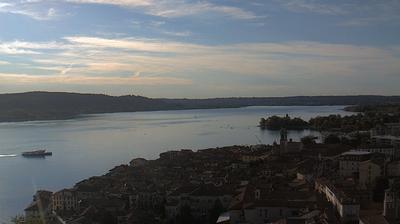 immagine della webcam nei dintorni di Borgomanero: webcam Arona