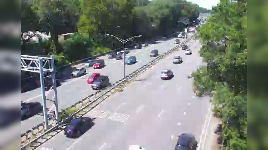 Traffic Cam New York › West: 907M at 55th Avenue