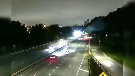 Traffic Cam New York › East: 907M at 72nd Road