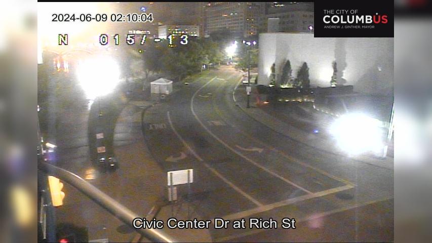 Traffic Cam River South: Civic Center Dr at Rich St