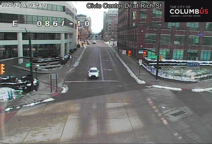 Traffic Cam River South: Civic Center Dr at Rich St