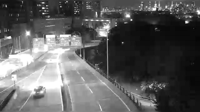 Traffic Cam Manhattan Community Board 12 › North: Henry Hudson Pkwy at W. 177 Street