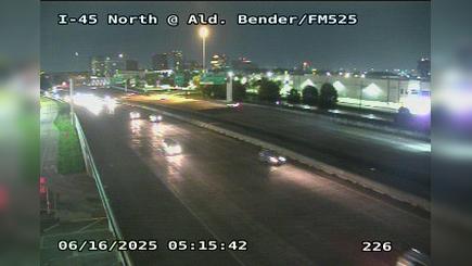 Traffic Cam North Houston District › South: I-45 North @ Aldine Bender-FM 525