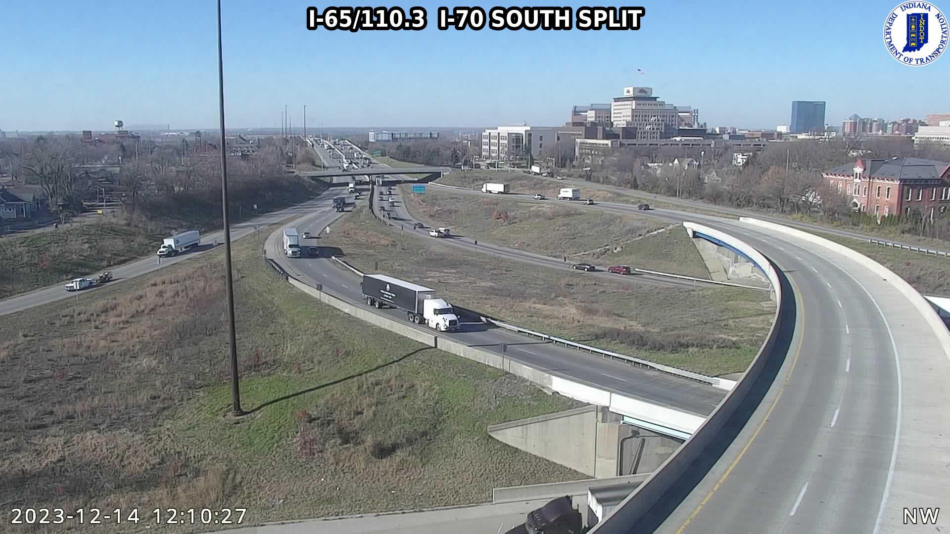 Traffic Cam Fountain Square: I-65: I-65/110.3 I-70 SOUTH SPLIT