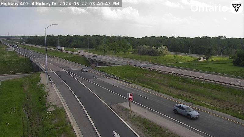 Traffic Cam Adelaide Metcalfe: Highway 402 at Hickory Drive