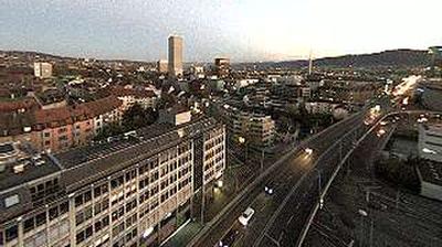 Zürich: KV Zürich Business School - Hardbrücke - Prime Tower