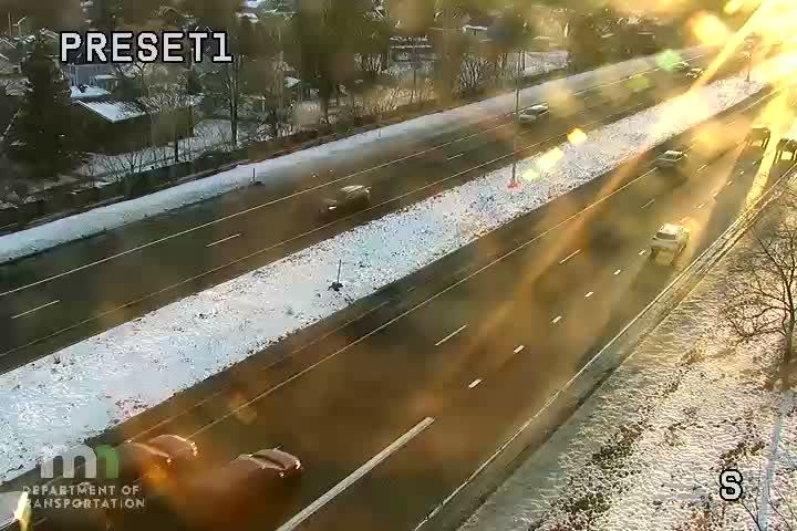 Traffic Cam St. Paul: I-35E SB @ Grand Ave