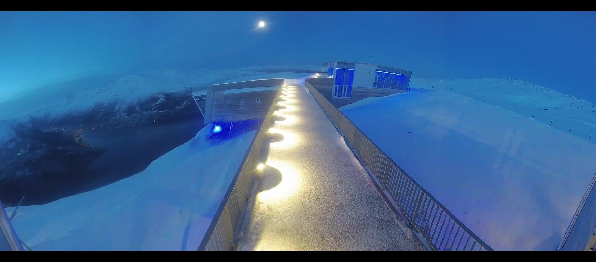 Traffic Cam Stryn › West: Hoven Restaurant