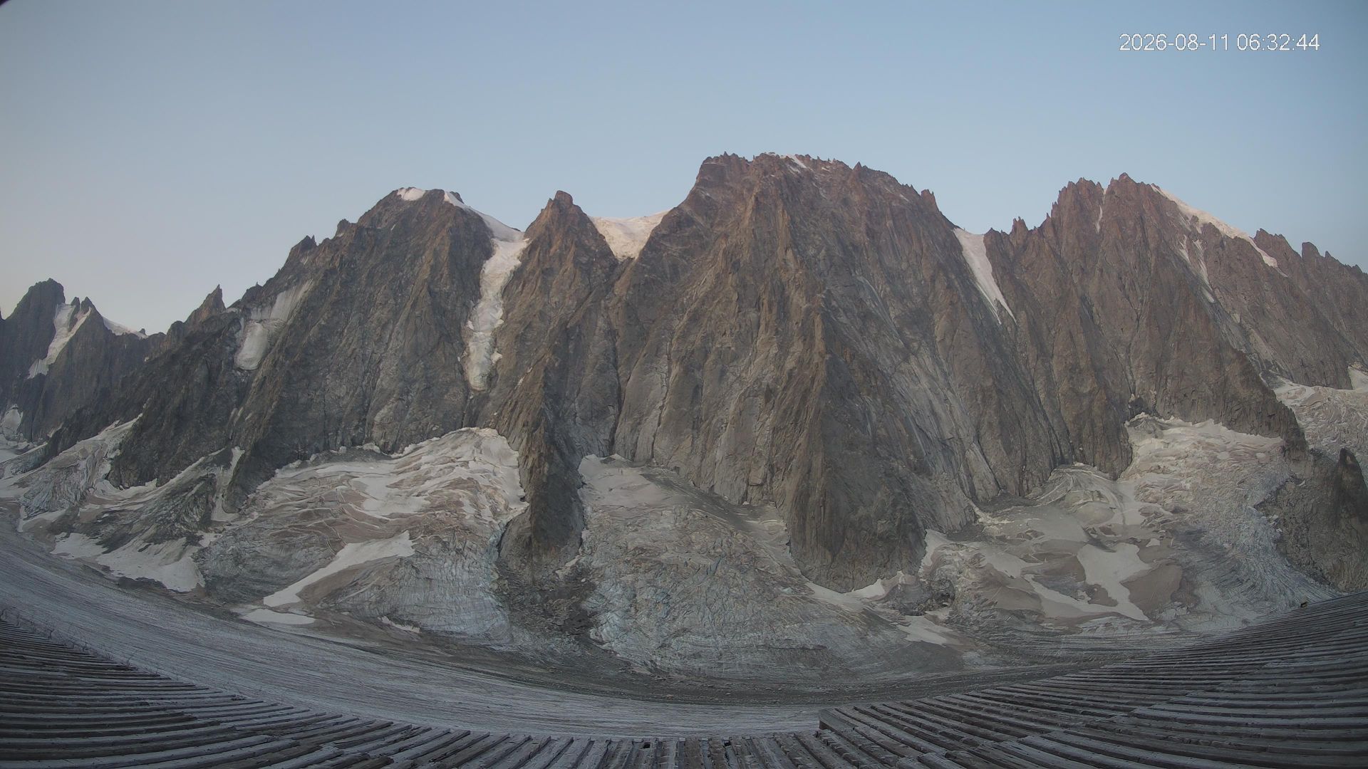 Traffic Cam Chamonix-Mont-Blanc › South-West: Aiguille du Tacul - Grandes Jorasses
