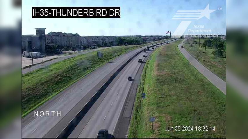 Traffic Cam Denton › North: I-35 @ Thunderbird Dr