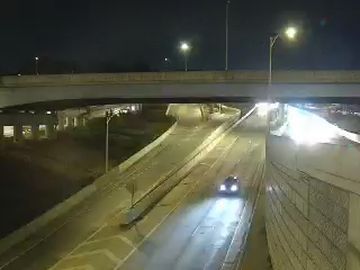 Traffic Cam Kew Gardens › West: E/B 907M at JRP