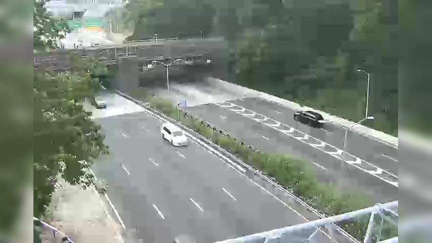 Traffic Cam New York › West: 907 at 76 Road