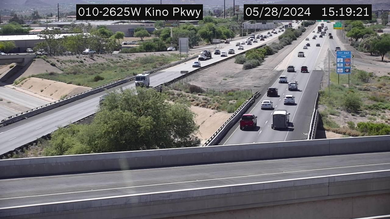 Traffic Cam Tucson › West: I-10 WB 262.56 @Kino