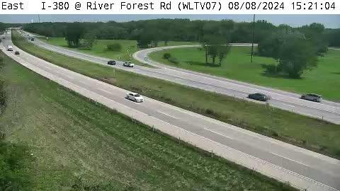 Traffic Cam Evansdale: WL - I-380 @ River Forest Road (07)