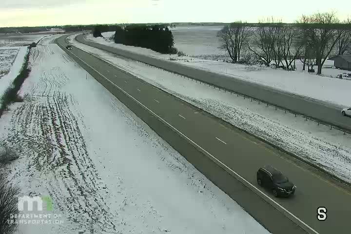 Traffic Cam Hope: I-35 NB @ 81st St SW (MP 33.9)