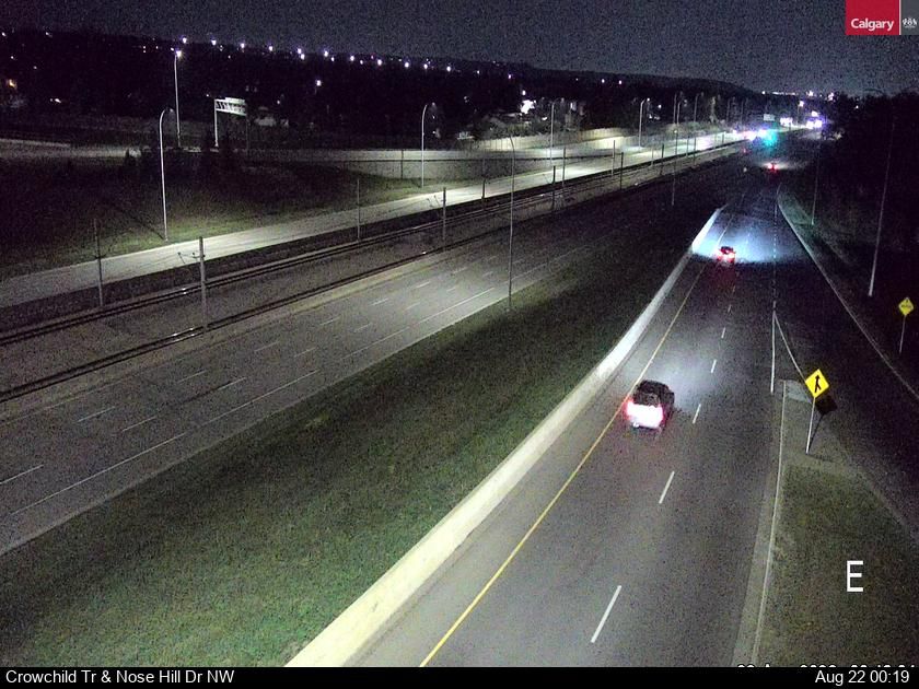 Traffic Cam Scenic Acres: Crowchild Trail - Nosehill Drive NW