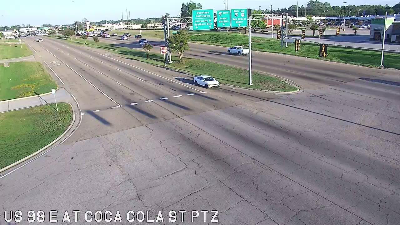 Traffic Cam Hattiesburg: US 98 at Coca Cola Street
