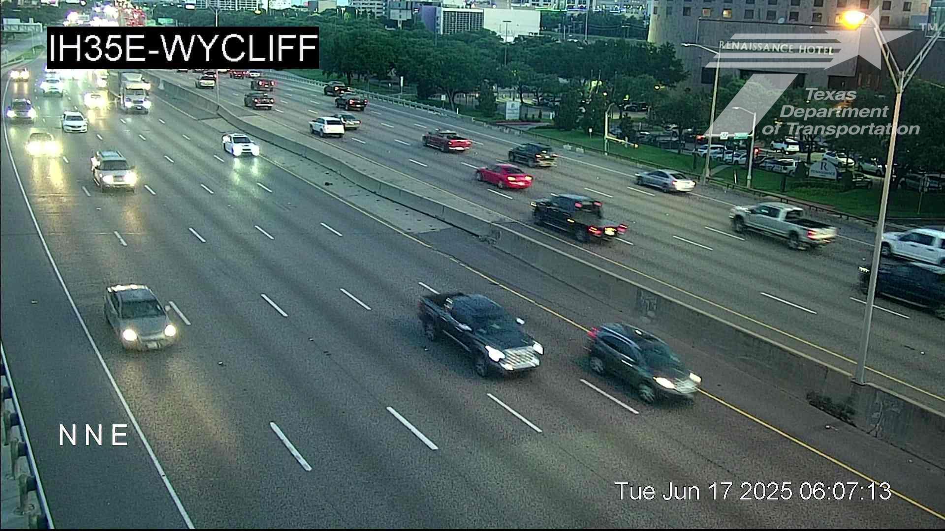 Traffic Cam Oak Lawn-Hi Line PID › North: I-35E @ Wycliff