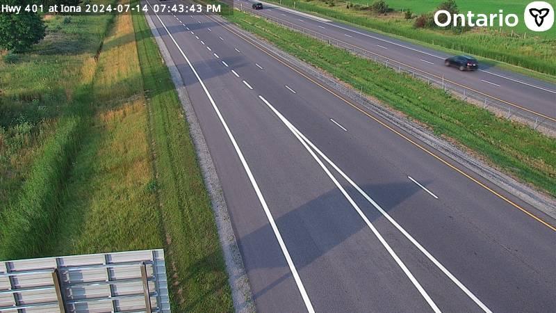 Traffic Cam Southwold: Highway 401 at Iona