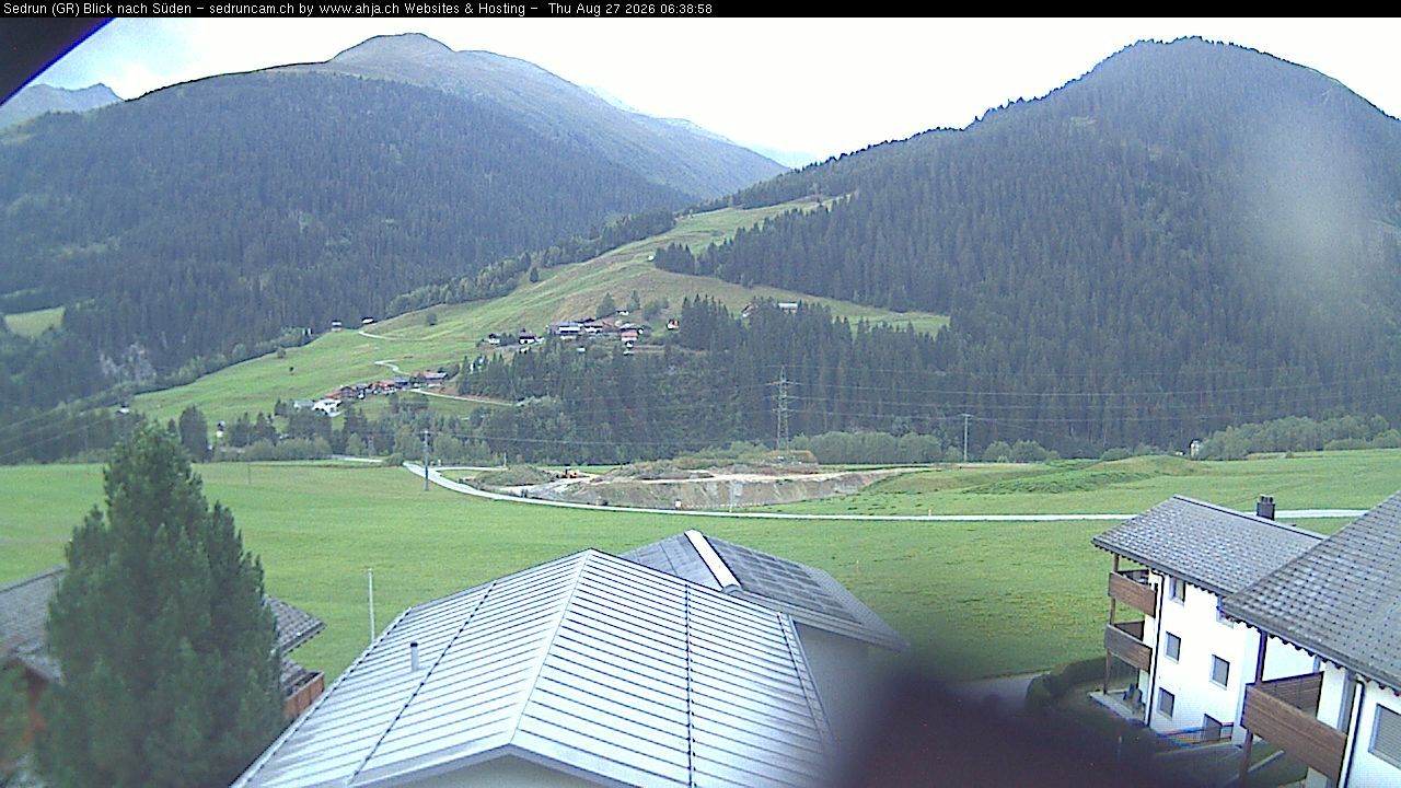 Traffic Cam Sedrun: Cuolm Cavorgia und Surrein von