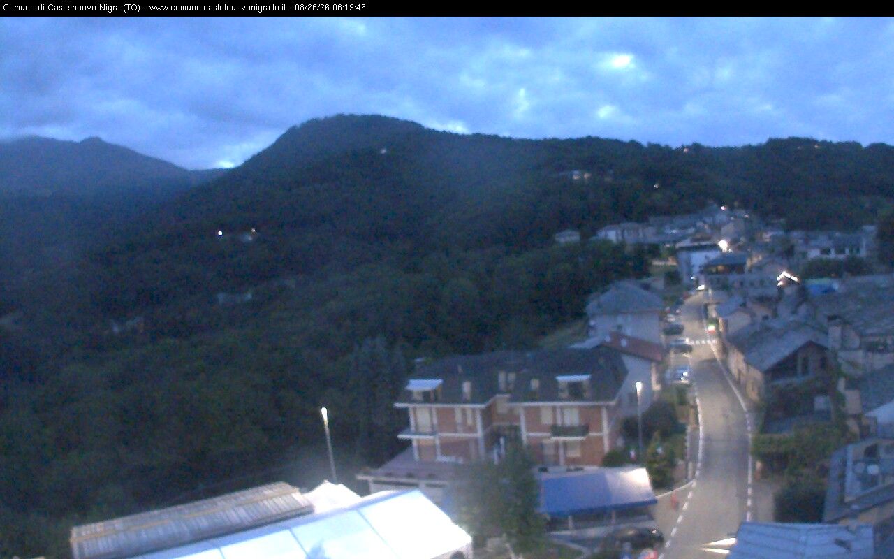 Traffic Cam Castelnuovo Nigra › North-East: To