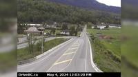 Rosedale > South: 13, Hwy 1 at Annis Rd, looking south - Overdag