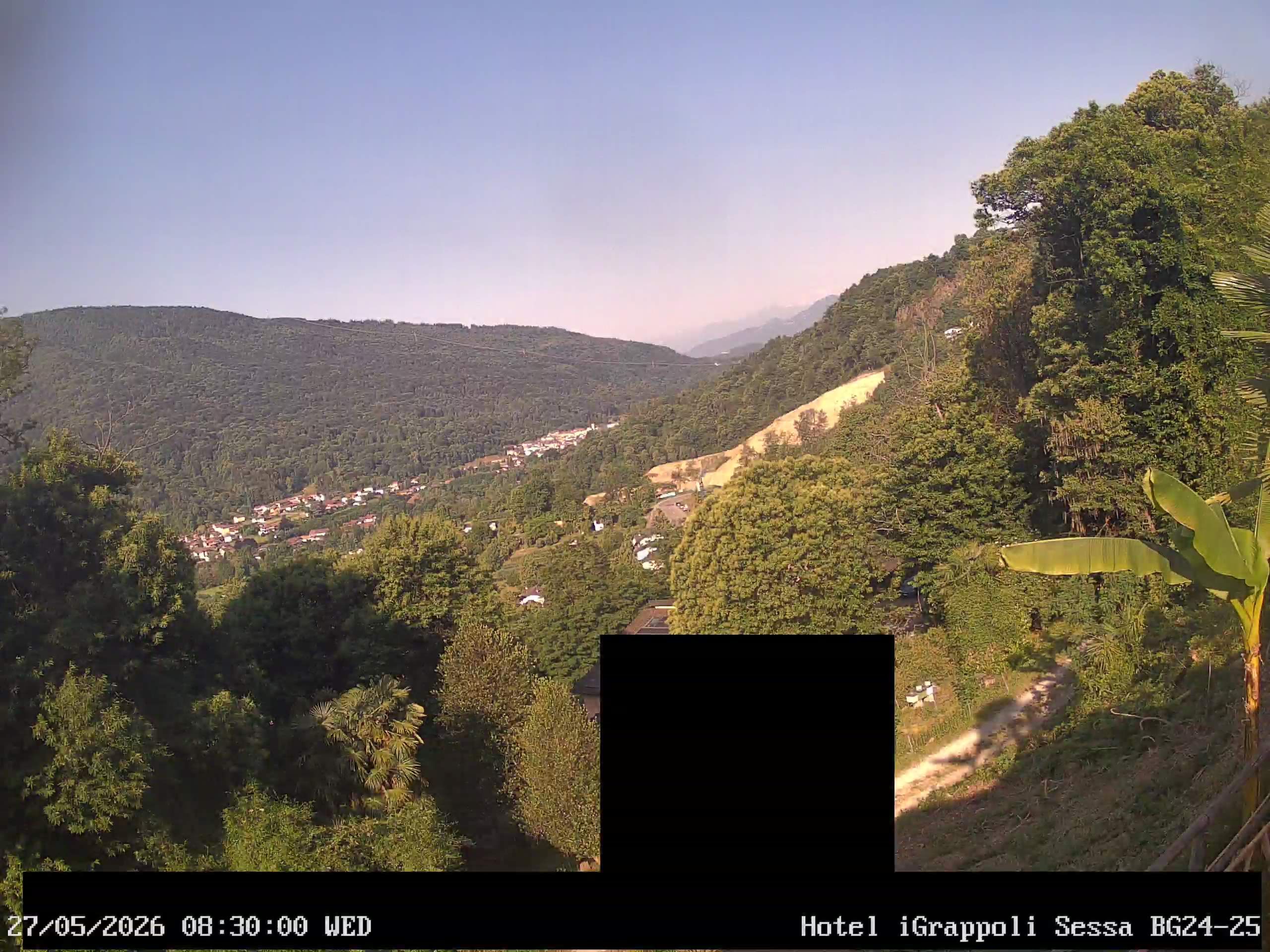 Sessa › Südwesten: Hotel I Grappoli - 6997 - Switzerland: Monte Sette Termini (r.), Monte Mezzano (l.), Tresa Valley & River running from Ponte Tresa to Luino