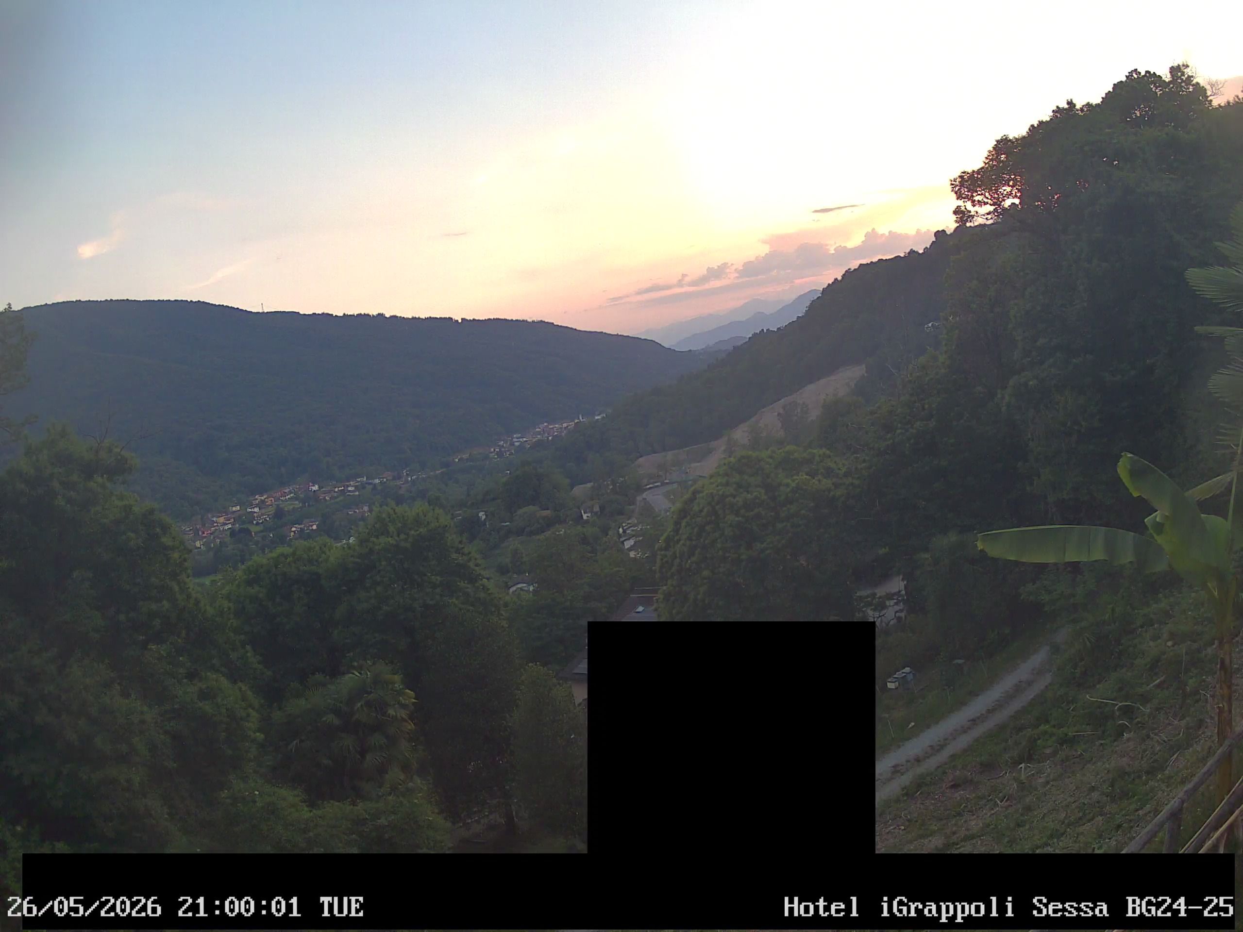 Sessa › Südwesten: Hotel I Grappoli - 6997 - Switzerland: Monte Sette Termini (r.), Monte Mezzano (l.), Tresa Valley & River running from Ponte Tresa to Luino