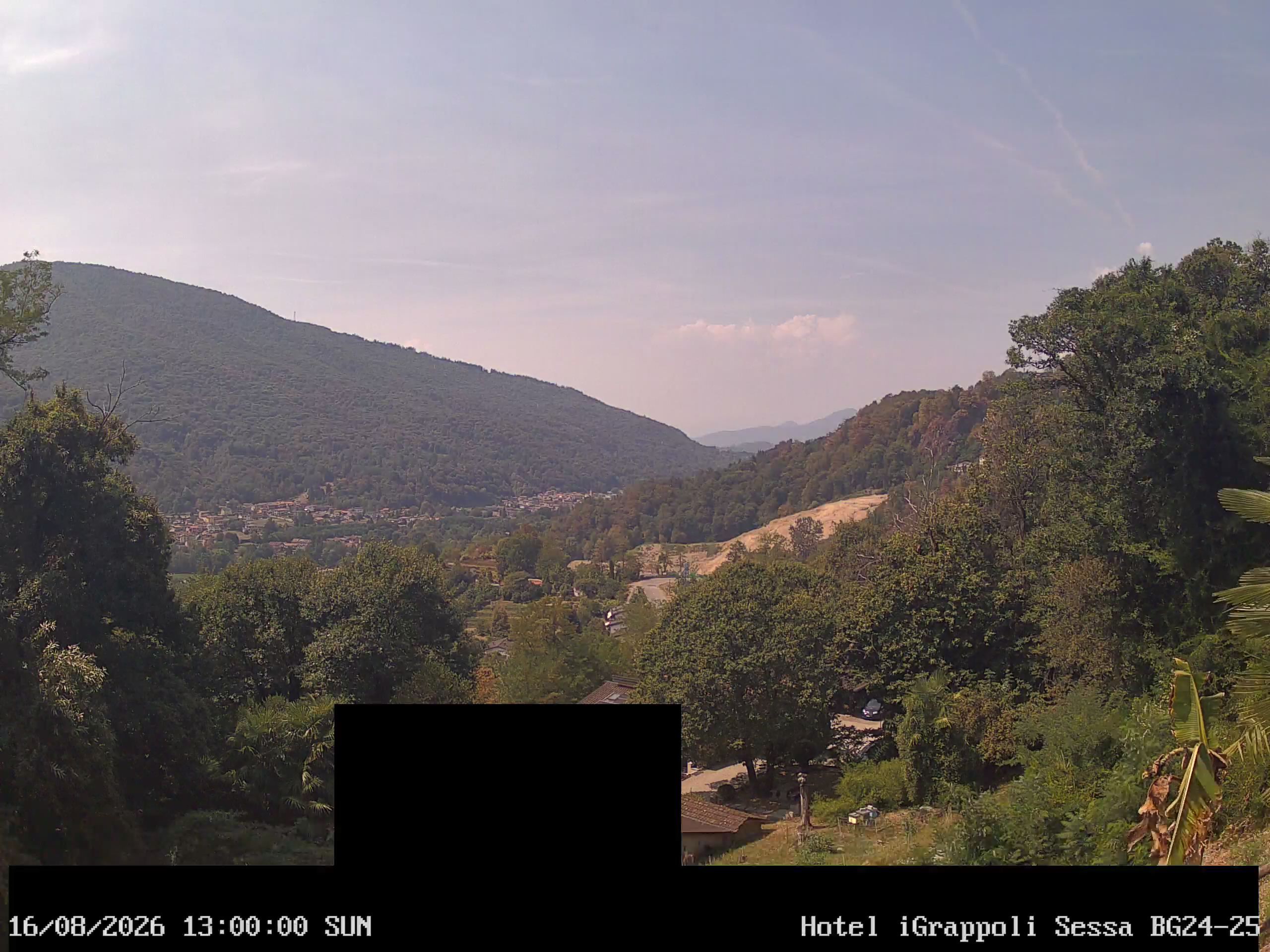 Sessa › Südwesten: Hotel I Grappoli - 6997 - Switzerland: Monte Sette Termini (r.), Monte Mezzano (l.), Tresa Valley & River running from Ponte Tresa to Luino