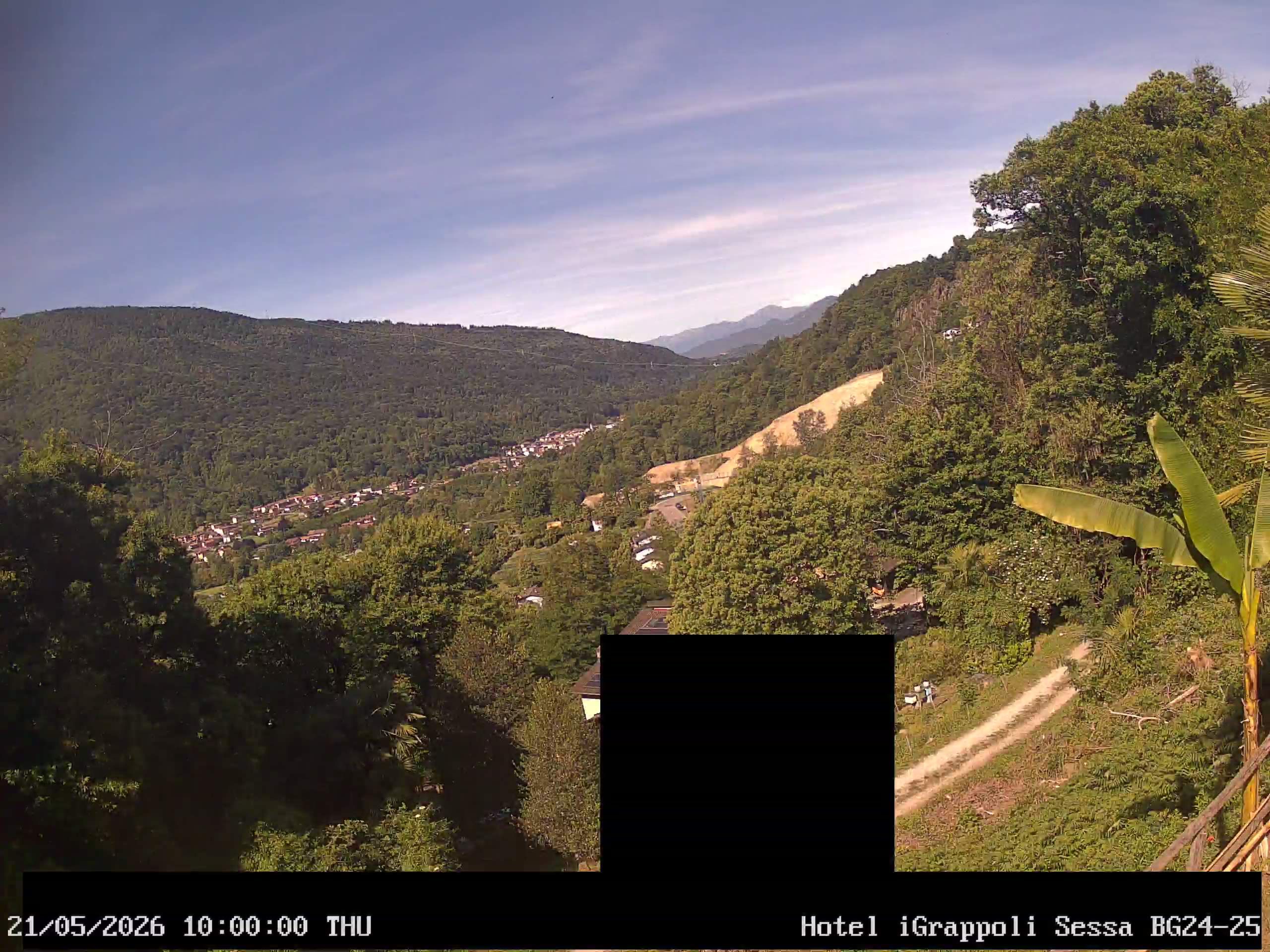 Sessa › Südwesten: Hotel I Grappoli - 6997 - Switzerland: Monte Sette Termini (r.), Monte Mezzano (l.), Tresa Valley & River running from Ponte Tresa to Luino