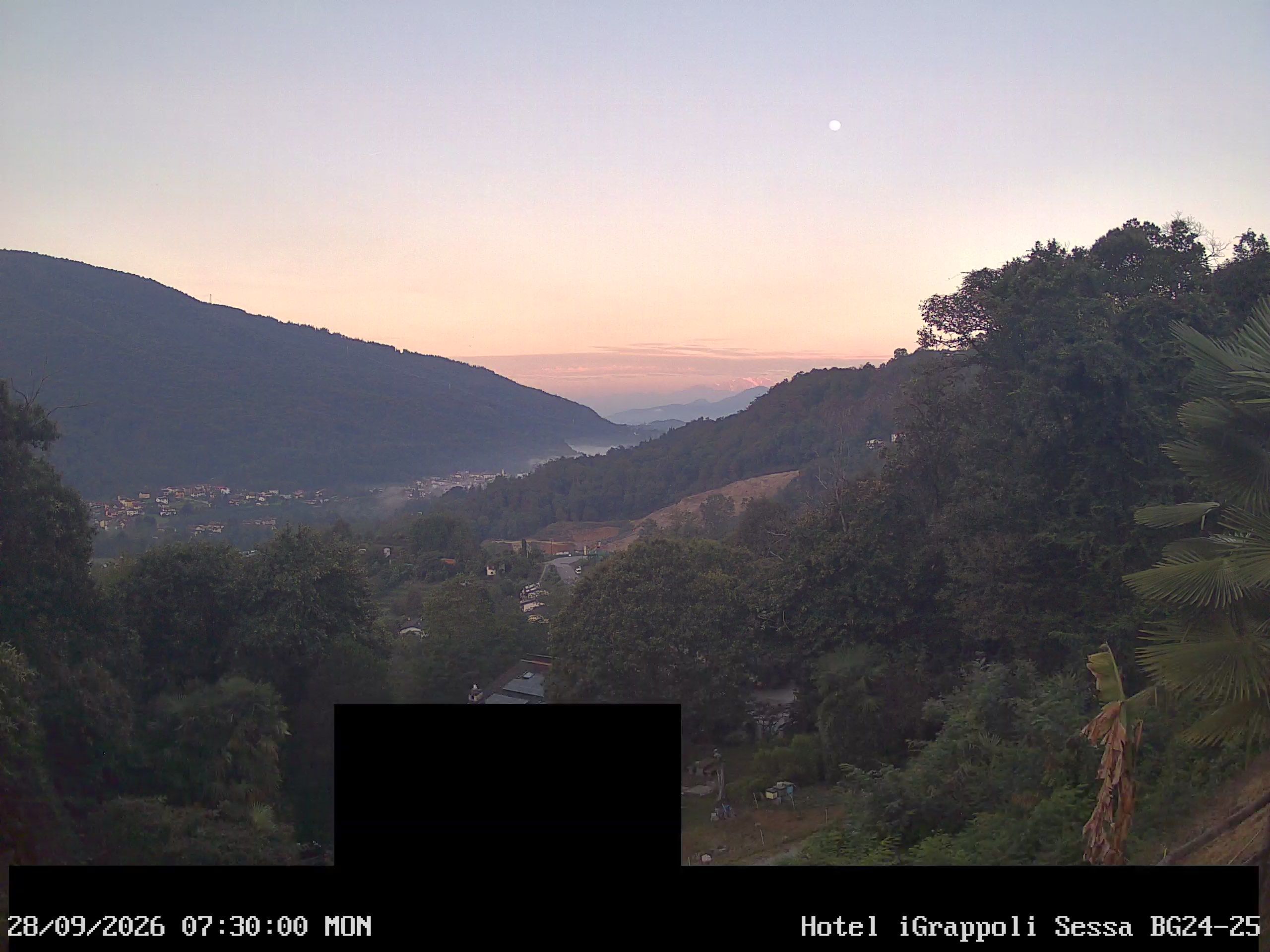 Sessa › Südwesten: Hotel I Grappoli - 6997 - Switzerland: Monte Sette Termini (r.), Monte Mezzano (l.), Tresa Valley & River running from Ponte Tresa to Luino