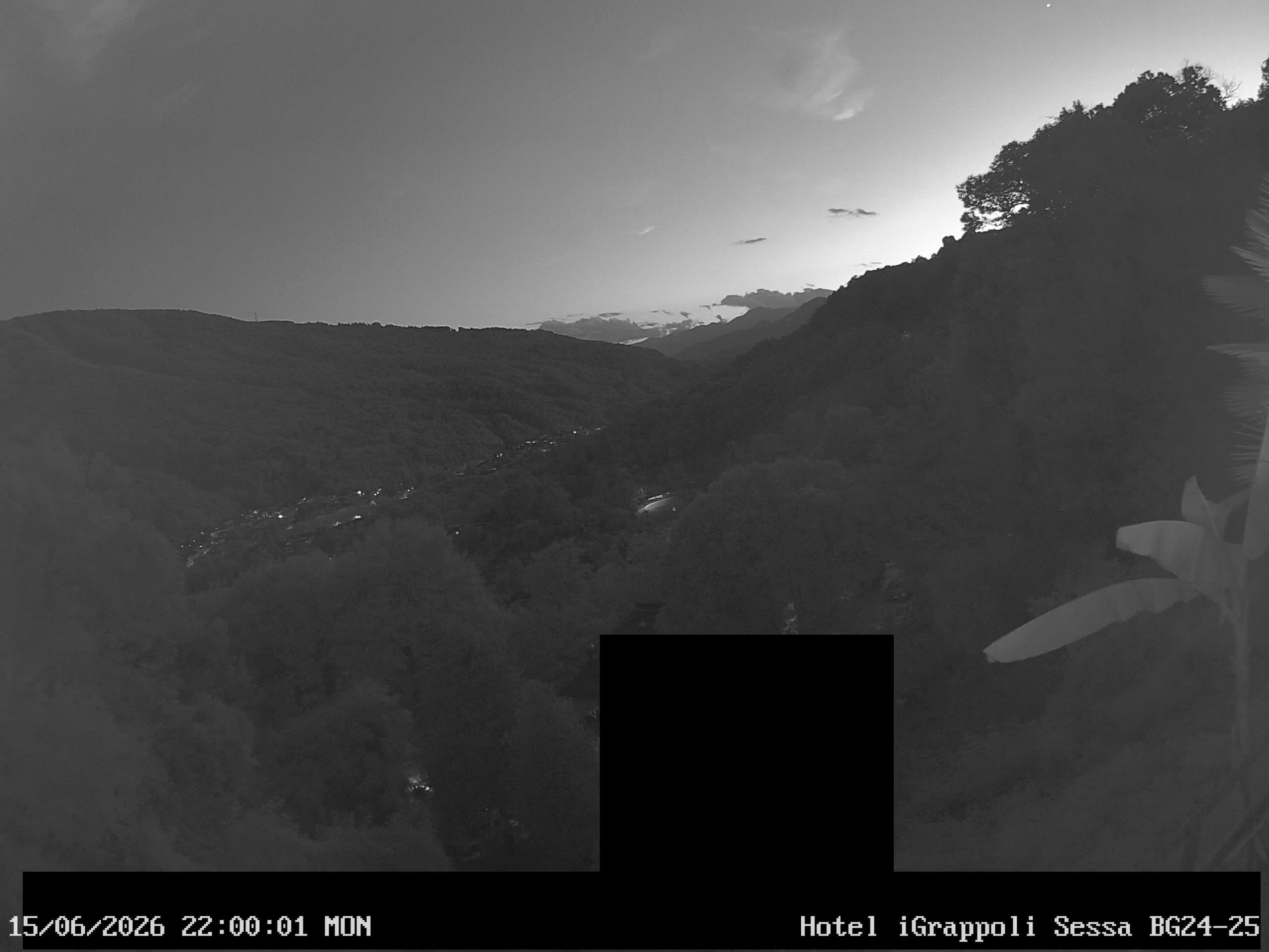 Sessa › Südwesten: Hotel I Grappoli - 6997 - Switzerland: Monte Sette Termini (r.), Monte Mezzano (l.), Tresa Valley & River running from Ponte Tresa to Luino
