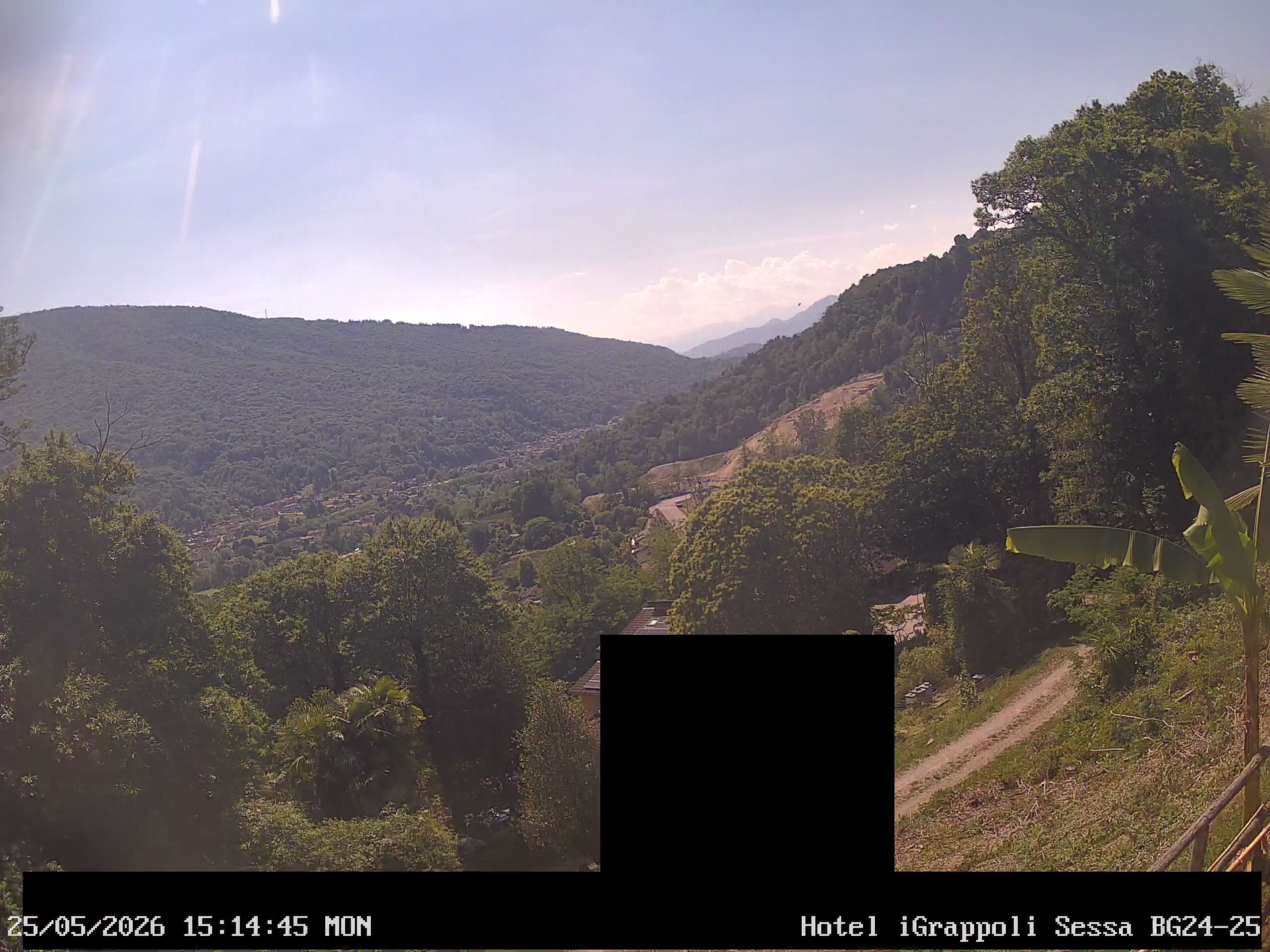 Sessa › Südwesten: Hotel I Grappoli - 6997 - Switzerland: Monte Sette Termini (r.), Monte Mezzano (l.), Tresa Valley & River running from Ponte Tresa to Luino