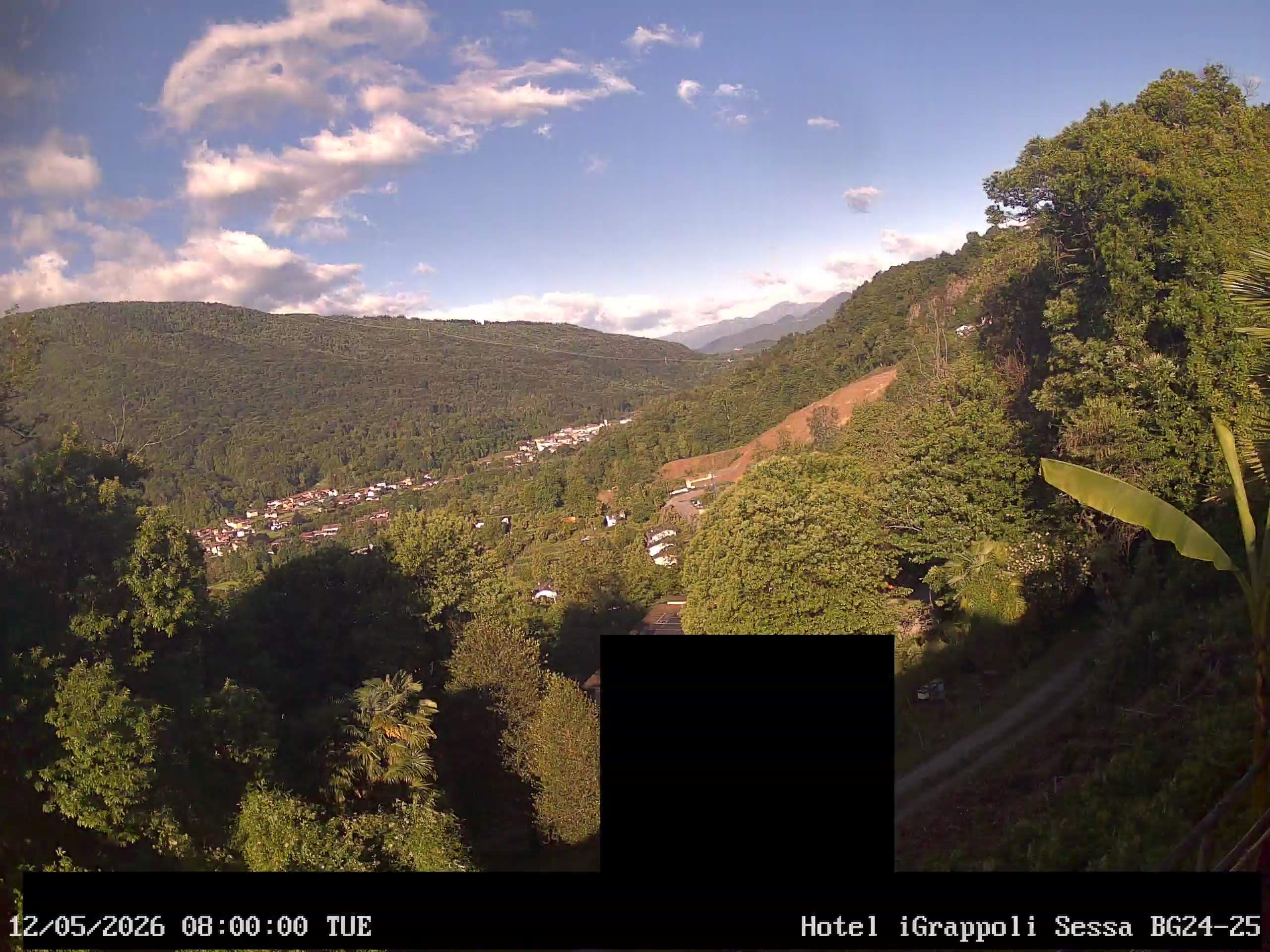 Sessa › Südwesten: Hotel I Grappoli - 6997 - Switzerland: Monte Sette Termini (r.), Monte Mezzano (l.), Tresa Valley & River running from Ponte Tresa to Luino