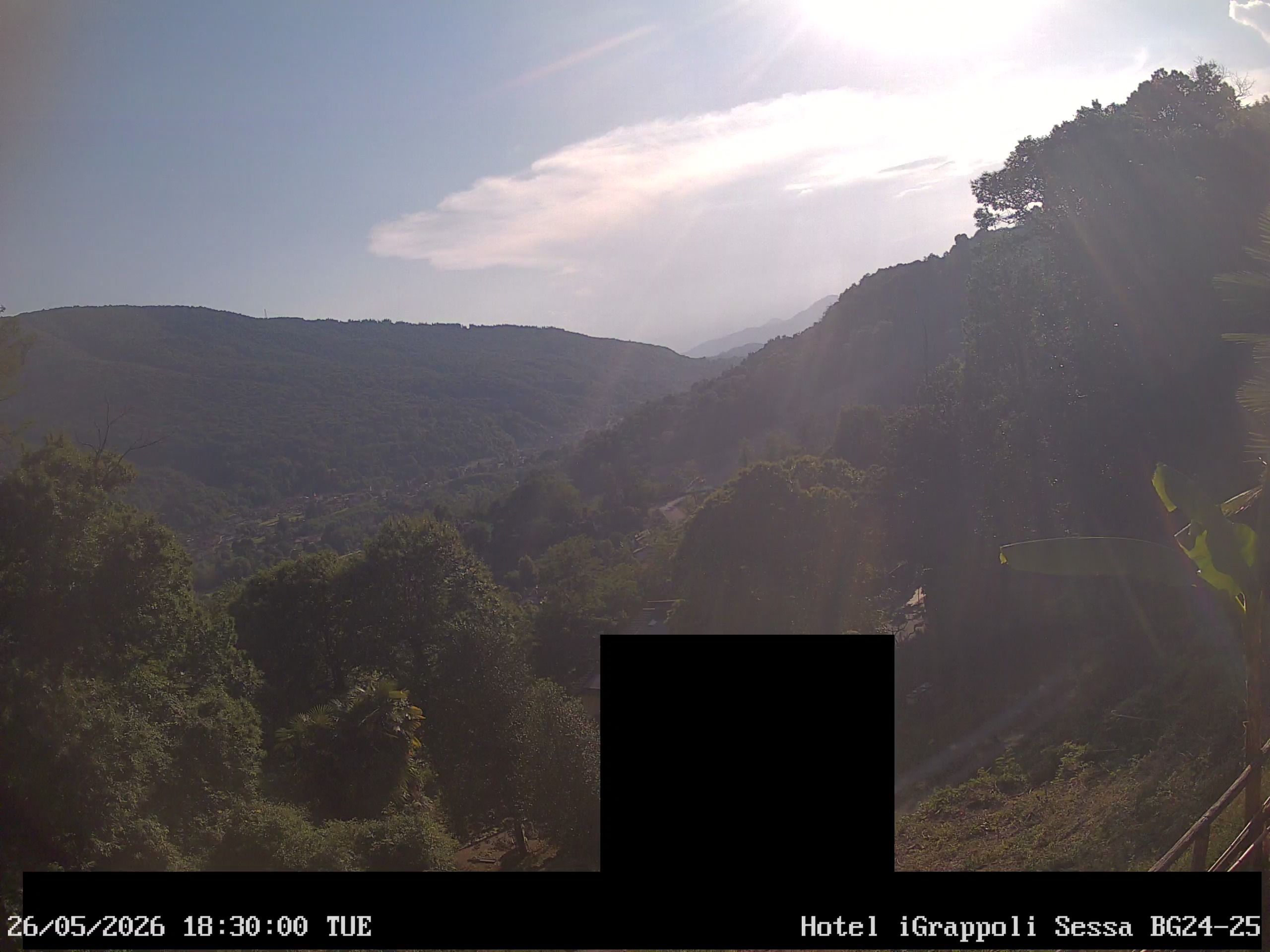 Sessa › Südwesten: Hotel I Grappoli - 6997 - Switzerland: Monte Sette Termini (r.), Monte Mezzano (l.), Tresa Valley & River running from Ponte Tresa to Luino