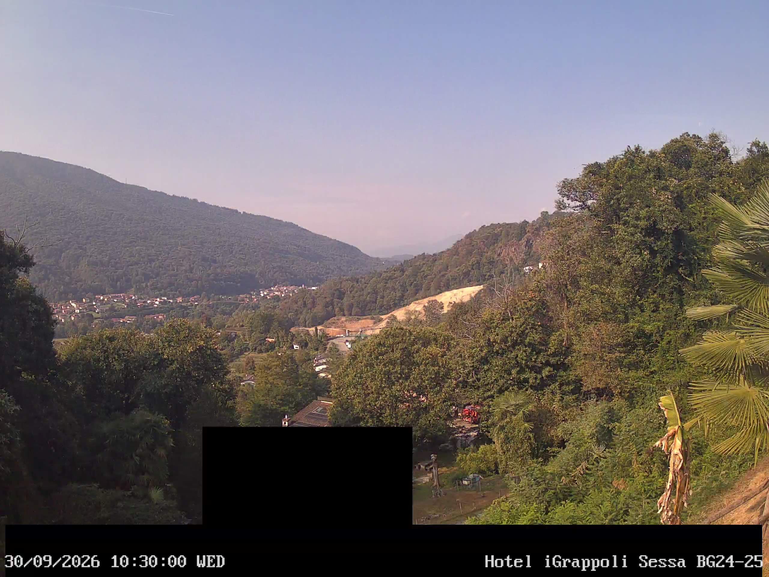 Sessa › Südwesten: Hotel I Grappoli - 6997 - Switzerland: Monte Sette Termini (r.), Monte Mezzano (l.), Tresa Valley & River running from Ponte Tresa to Luino