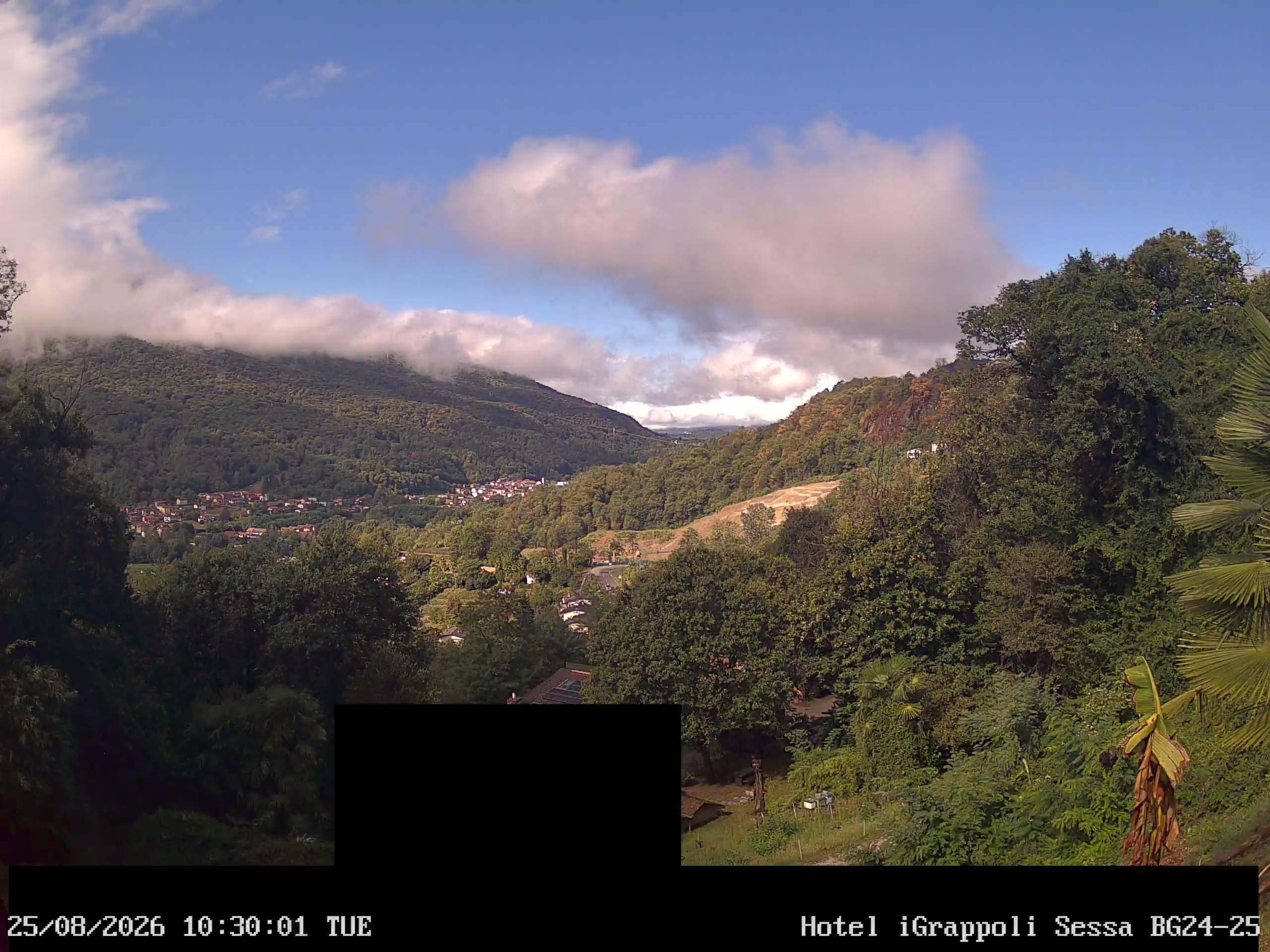 Sessa › Südwesten: Hotel I Grappoli - 6997 - Switzerland: Monte Sette Termini (r.), Monte Mezzano (l.), Tresa Valley & River running from Ponte Tresa to Luino