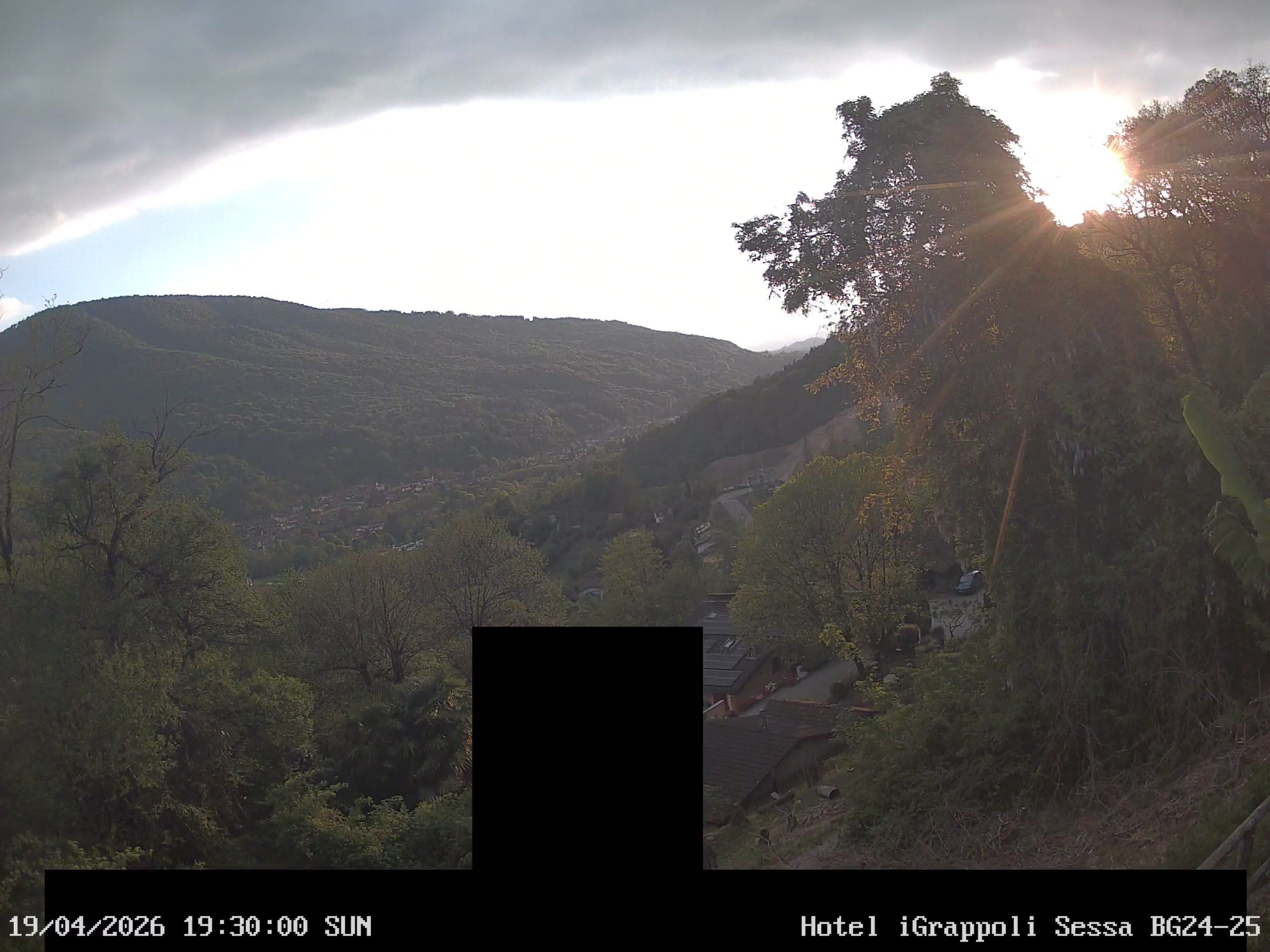 Sessa › Südwesten: Hotel I Grappoli - 6997 - Switzerland: Monte Sette Termini (r.), Monte Mezzano (l.), Tresa Valley & River running from Ponte Tresa to Luino