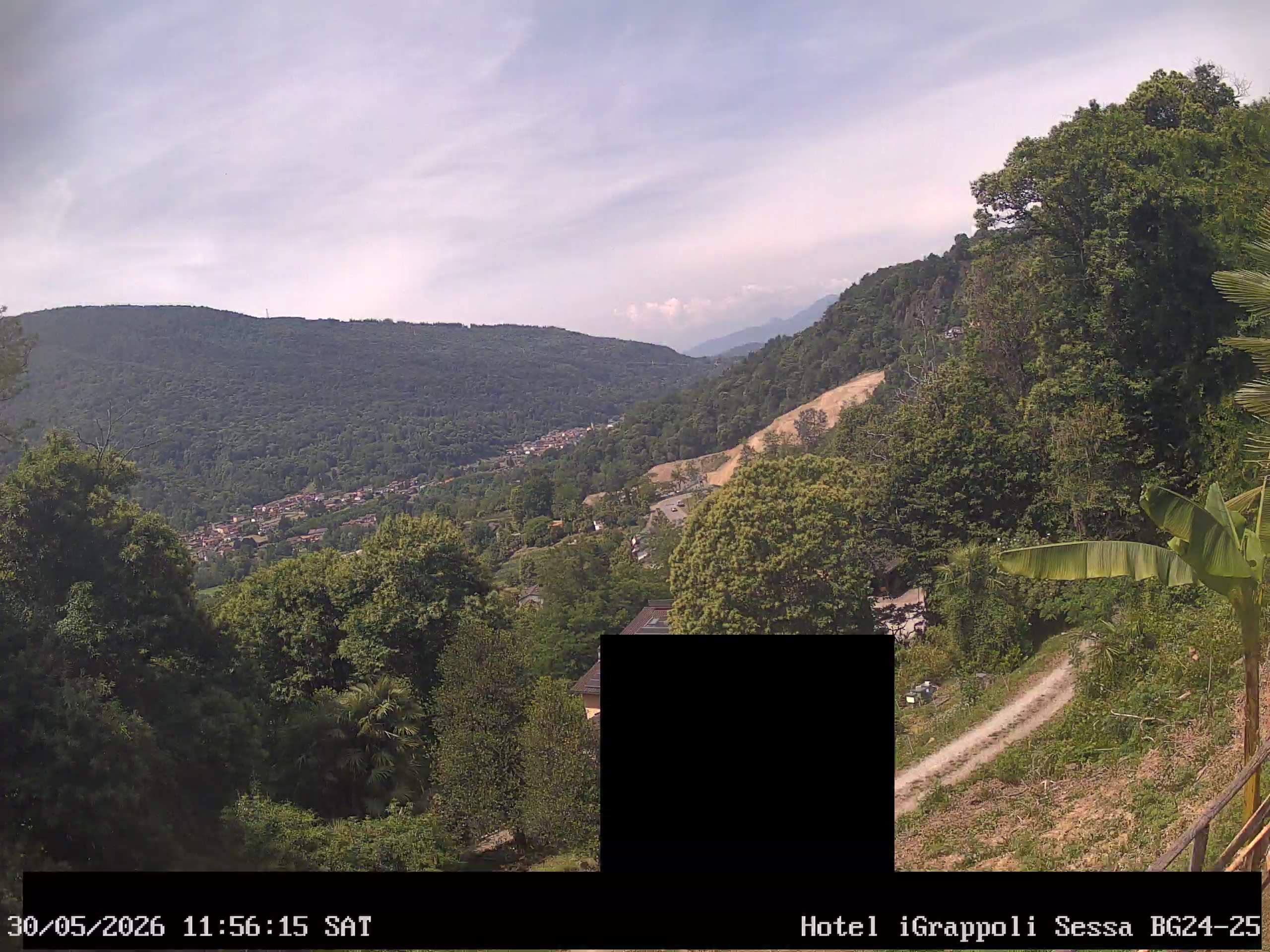 Sessa › Südwesten: Hotel I Grappoli - 6997 - Switzerland: Monte Sette Termini (r.), Monte Mezzano (l.), Tresa Valley & River running from Ponte Tresa to Luino