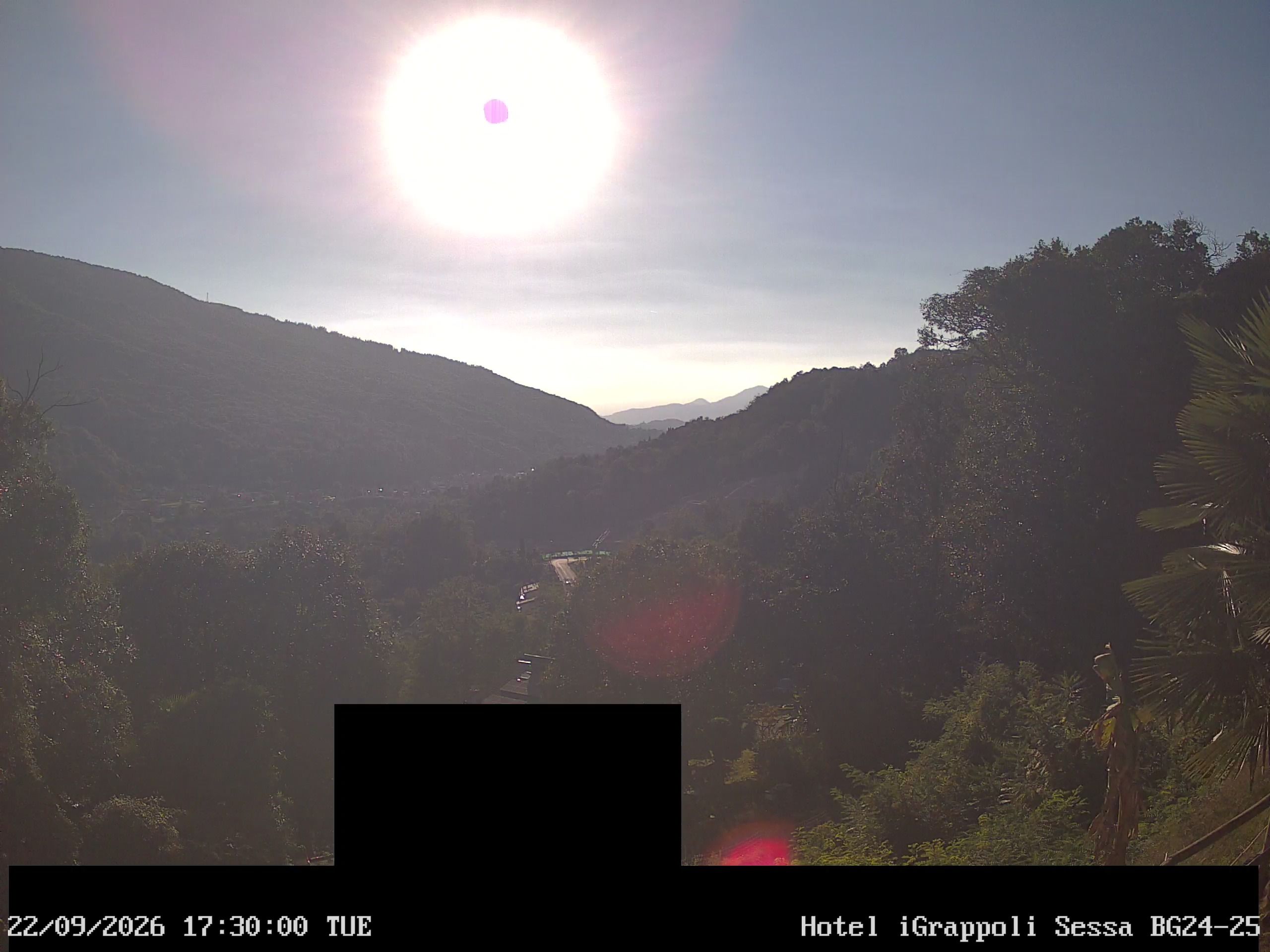 Sessa › Südwesten: Hotel I Grappoli - 6997 - Switzerland: Monte Sette Termini (r.), Monte Mezzano (l.), Tresa Valley & River running from Ponte Tresa to Luino