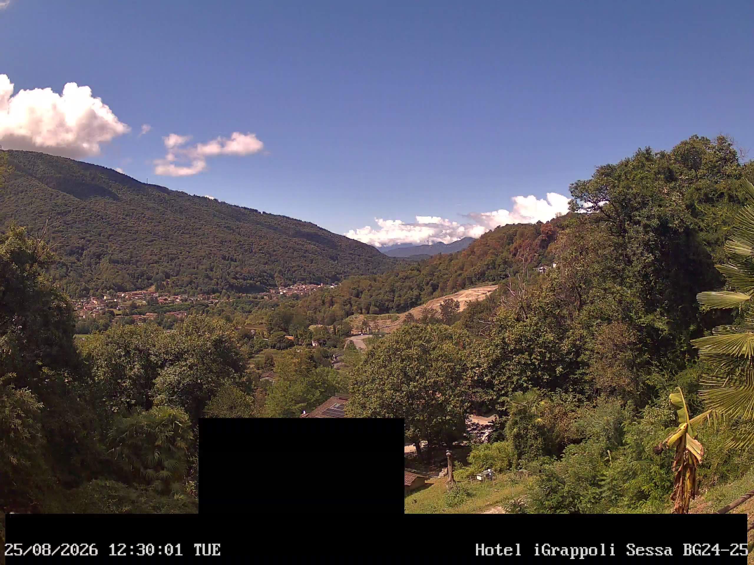 Sessa › Südwesten: Hotel I Grappoli - 6997 - Switzerland: Monte Sette Termini (r.), Monte Mezzano (l.), Tresa Valley & River running from Ponte Tresa to Luino