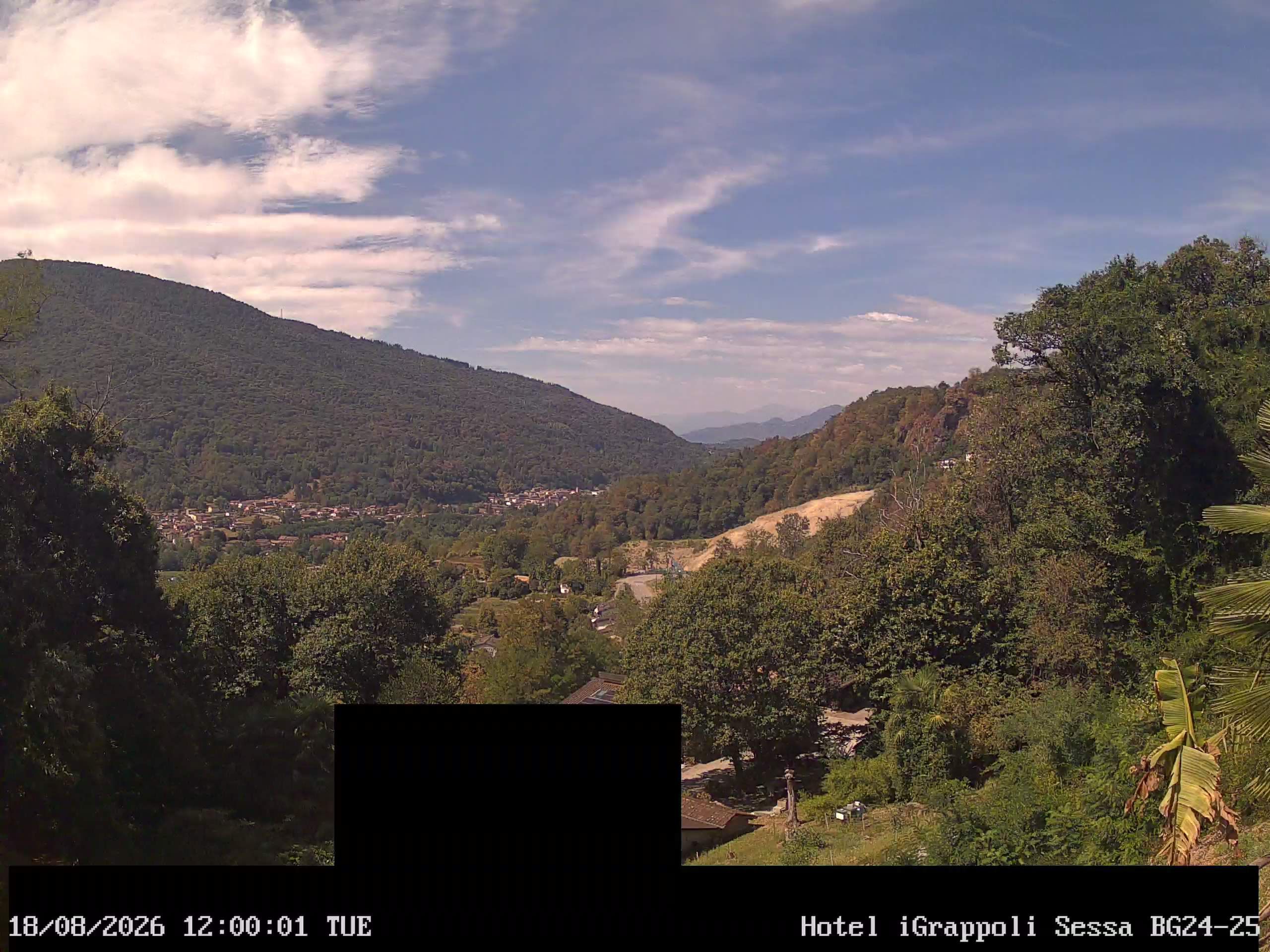 Sessa › Südwesten: Hotel I Grappoli - 6997 - Switzerland: Monte Sette Termini (r.), Monte Mezzano (l.), Tresa Valley & River running from Ponte Tresa to Luino