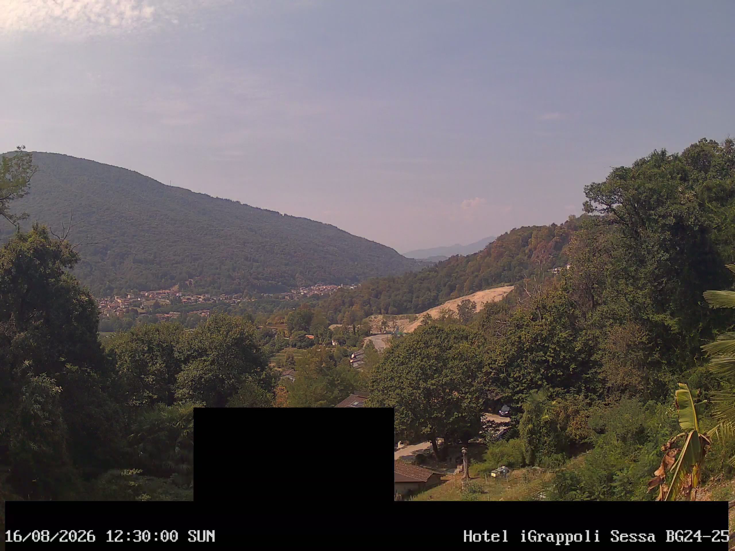 Sessa › Südwesten: Hotel I Grappoli - 6997 - Switzerland: Monte Sette Termini (r.), Monte Mezzano (l.), Tresa Valley & River running from Ponte Tresa to Luino