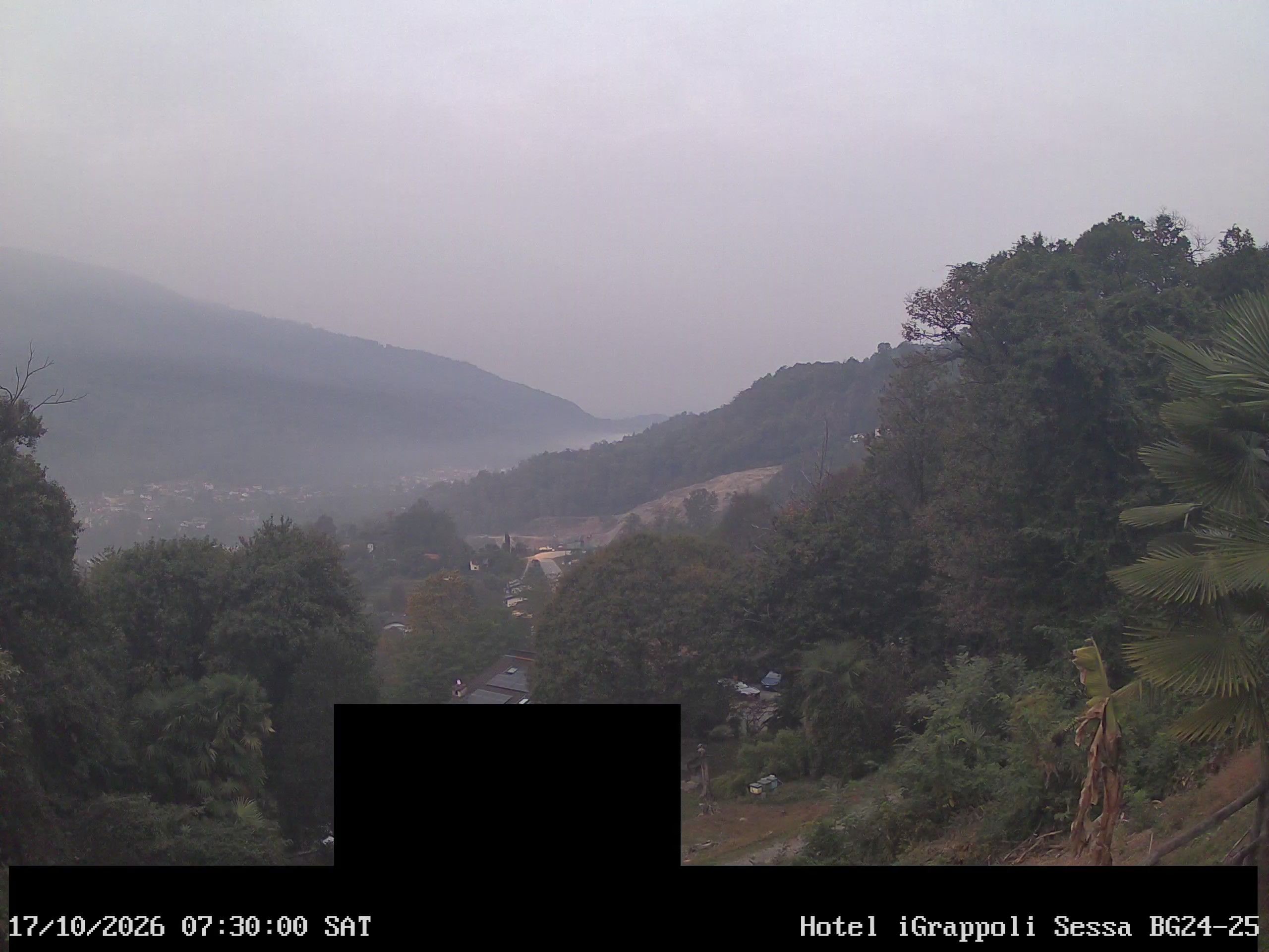 Sessa › Südwesten: Hotel I Grappoli - 6997 - Switzerland: Monte Sette Termini (r.), Monte Mezzano (l.), Tresa Valley & River running from Ponte Tresa to Luino