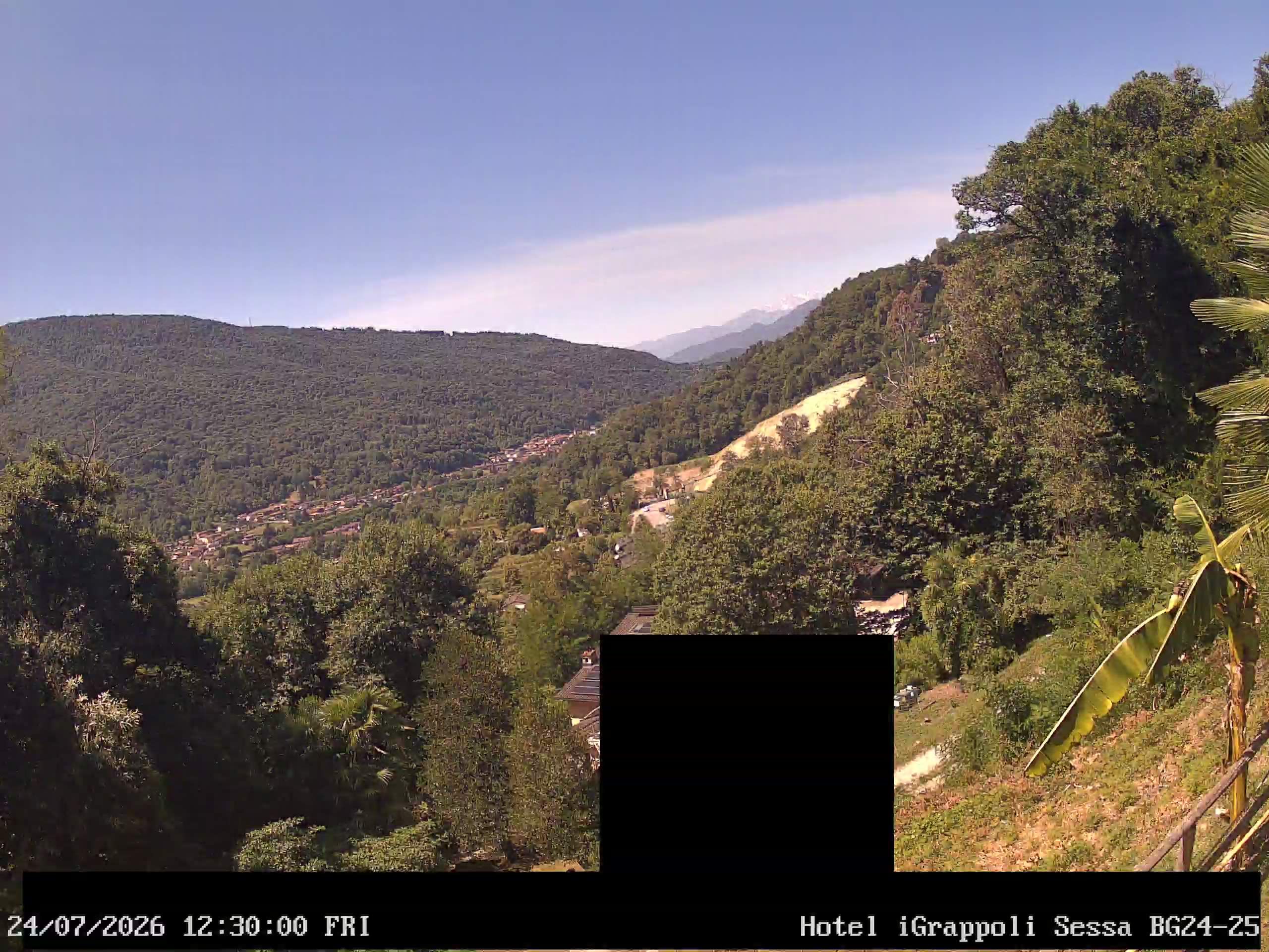 Sessa › Südwesten: Hotel I Grappoli - 6997 - Switzerland: Monte Sette Termini (r.), Monte Mezzano (l.), Tresa Valley & River running from Ponte Tresa to Luino