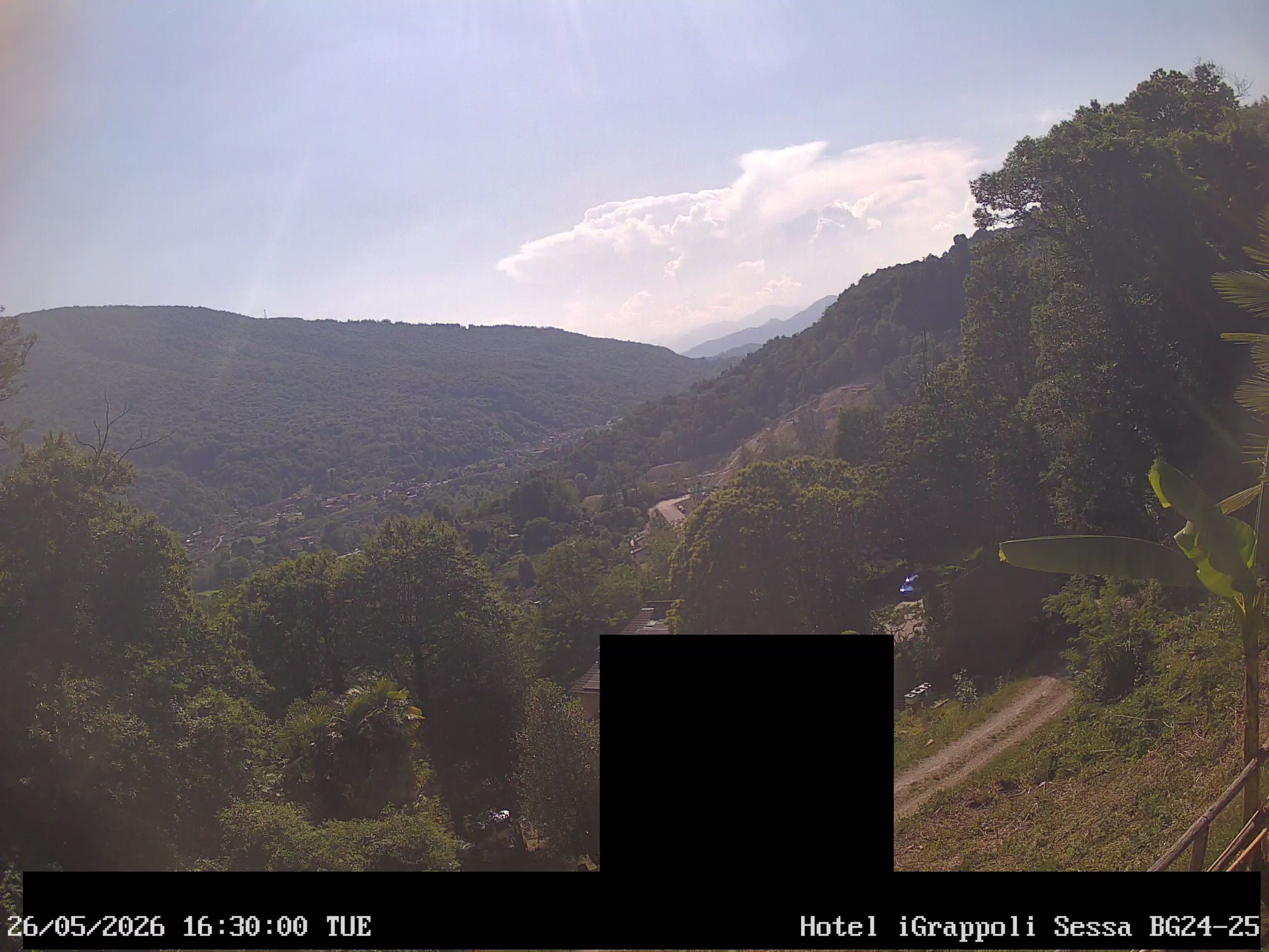 Sessa › Südwesten: Hotel I Grappoli - 6997 - Switzerland: Monte Sette Termini (r.), Monte Mezzano (l.), Tresa Valley & River running from Ponte Tresa to Luino