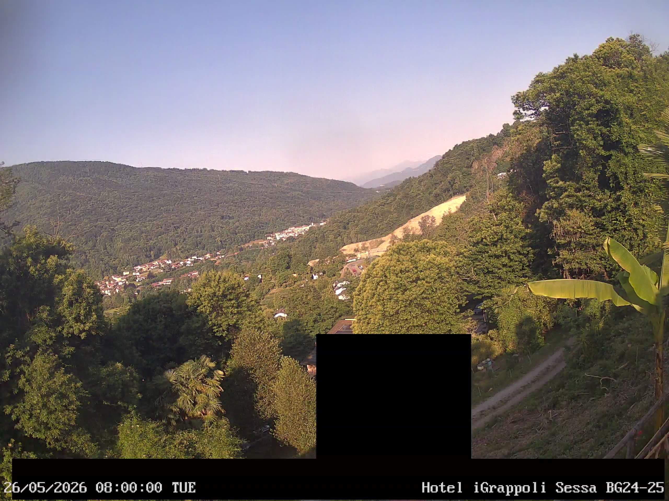 Sessa › Südwesten: Hotel I Grappoli - 6997 - Switzerland: Monte Sette Termini (r.), Monte Mezzano (l.), Tresa Valley & River running from Ponte Tresa to Luino