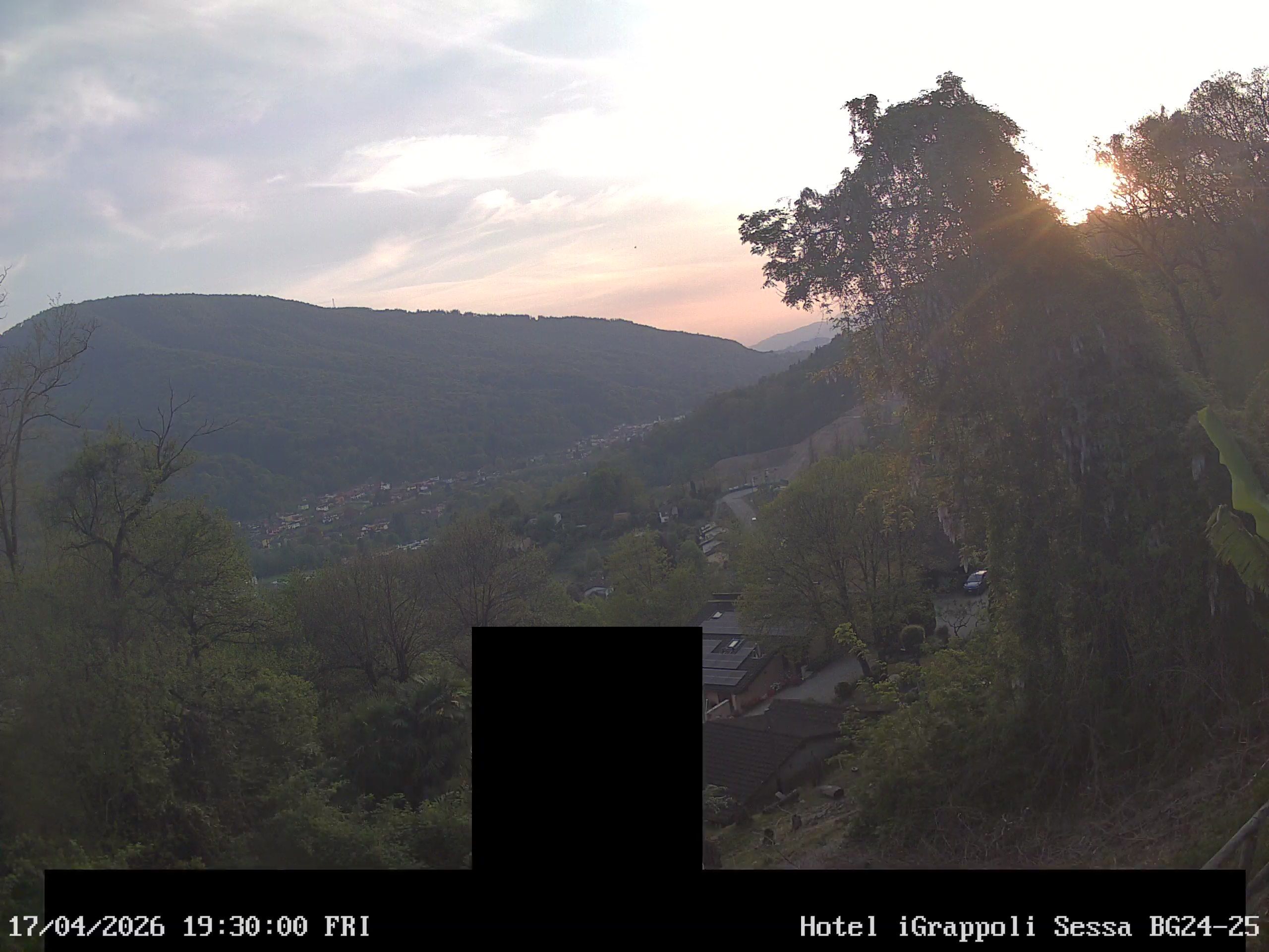 Sessa › Südwesten: Hotel I Grappoli - 6997 - Switzerland: Monte Sette Termini (r.), Monte Mezzano (l.), Tresa Valley & River running from Ponte Tresa to Luino