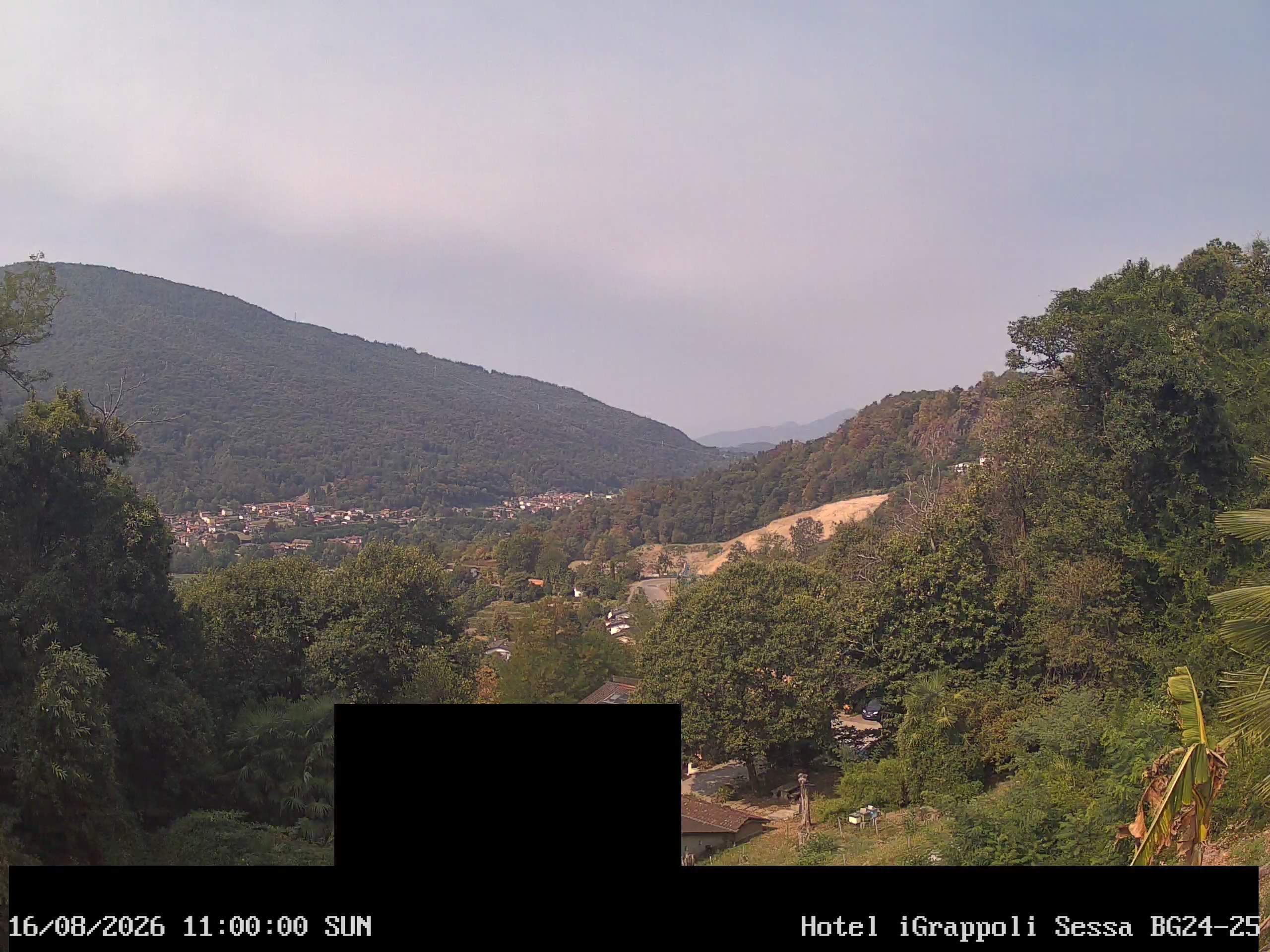 Sessa › Südwesten: Hotel I Grappoli - 6997 - Switzerland: Monte Sette Termini (r.), Monte Mezzano (l.), Tresa Valley & River running from Ponte Tresa to Luino